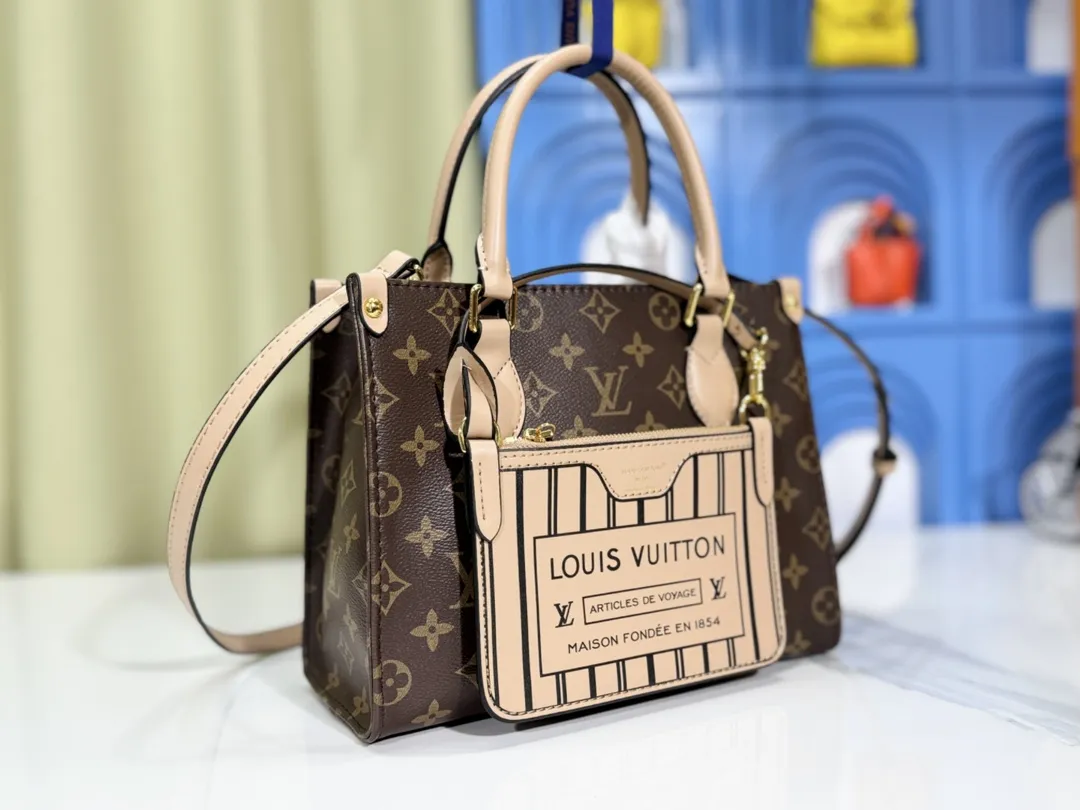 P260💰Upgraded original version 🔥New model🔥M45659 M46373 M44571 This OnTheGo small handbag is made of Monogram and Monogram Reverse canvas, with the Monogram Giant pattern embellished on it. The Toron handle and the jacquard textured shoulder strap decorated with the brand's logo create a visual contrast, and the detachable coin bag is suitable for storing change or small items. It combines fashionable charm with various functions, making it a good daily companion. 25.0 x 19.0 x 11.5 cm (length x height x width)