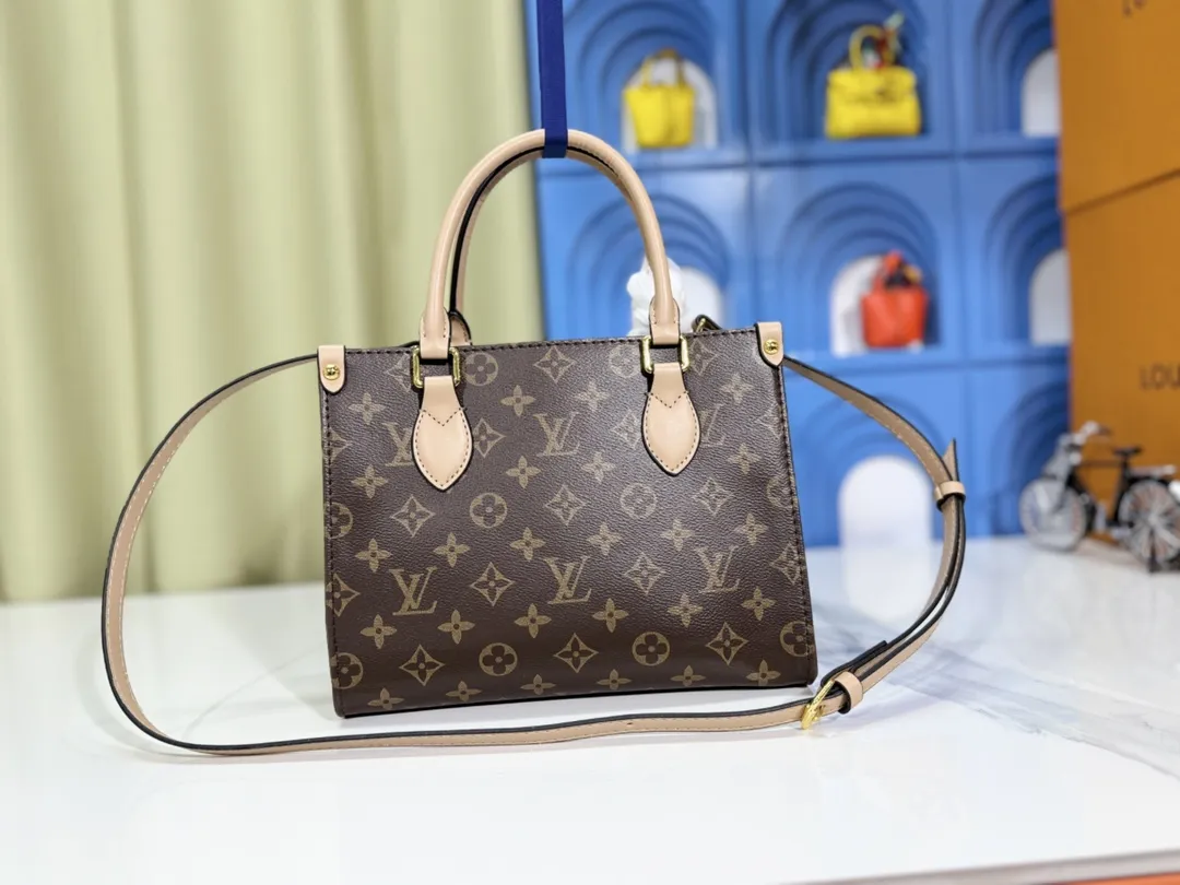 P260💰Upgraded original version 🔥New model🔥M45659 M46373 M44571 This OnTheGo small handbag is made of Monogram and Monogram Reverse canvas, with the Monogram Giant pattern embellished on it. The Toron handle and the jacquard textured shoulder strap decorated with the brand's logo create a visual contrast, and the detachable coin bag is suitable for storing change or small items. It combines fashionable charm with various functions, making it a good daily companion. 25.0 x 19.0 x 11.5 cm (length x height x width)