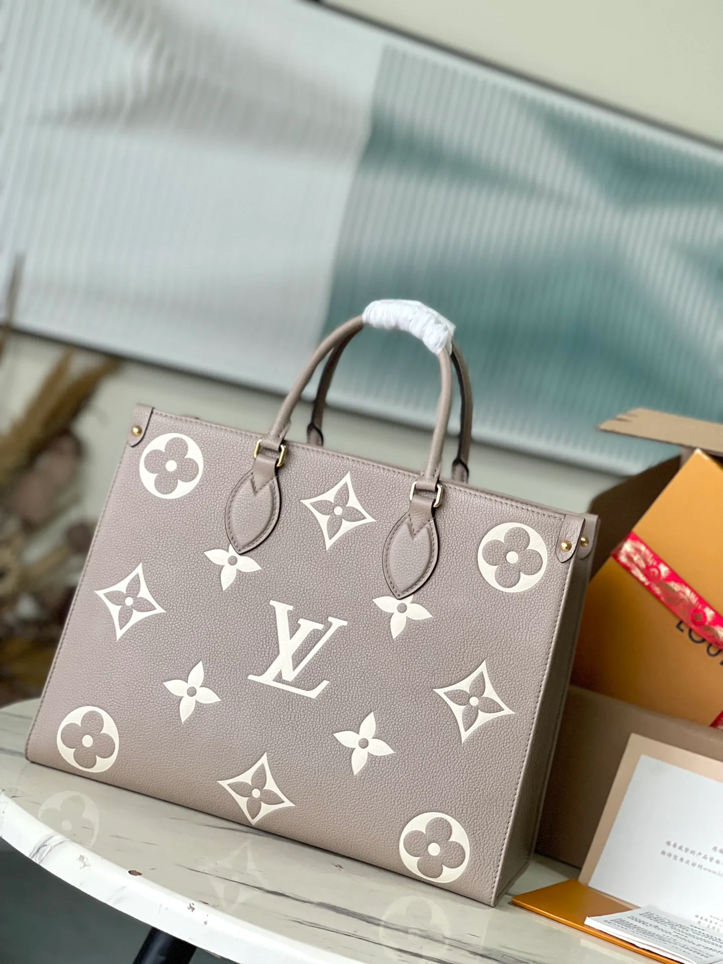 💰1120 (top layer leather) top original order M45494. Support counter inspection. Photos taken of duty-free goods are consistent with the product without unpacking. This product is an exclusive duty-free product in the market and is the highest-end product. Inspection is supported. This product has passed strict inspection and is flawless. Please wear gloves when touching the product. This product is not returnable or exchangeable. Please confirm the product first and then remove the label on the handle. This product is temporarily not open to the public, only regular customers, and is in short supply. Dimensions: 35 x 27 x 14 cm
