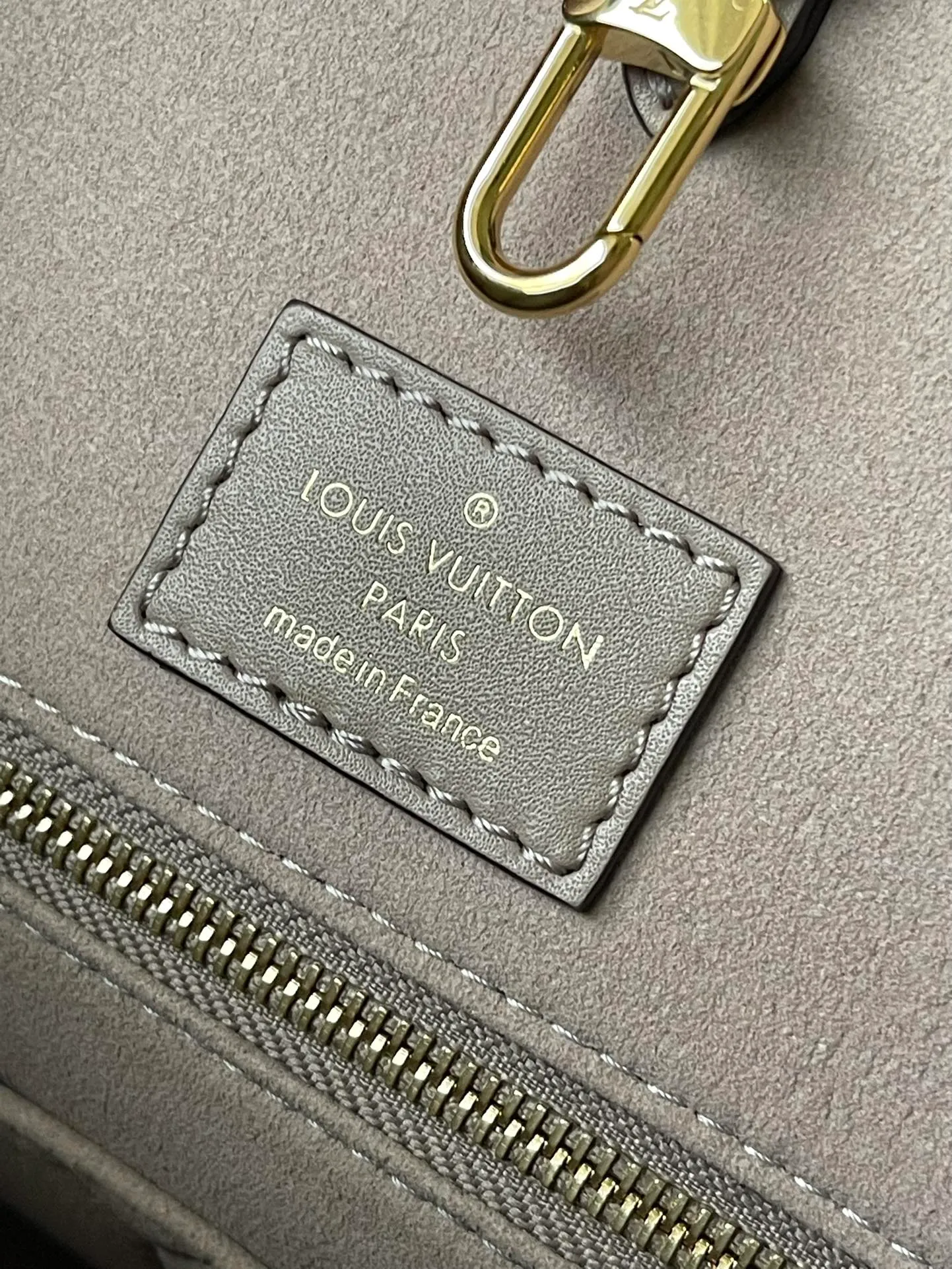 💰1120 (top layer leather) top original order M45494. Support counter inspection. Photos taken of duty-free goods are consistent with the product without unpacking. This product is an exclusive duty-free product in the market and is the highest-end product. Inspection is supported. This product has passed strict inspection and is flawless. Please wear gloves when touching the product. This product is not returnable or exchangeable. Please confirm the product first and then remove the label on the handle. This product is temporarily not open to the public, only regular customers, and is in short supply. Dimensions: 35 x 27 x 14 cm
