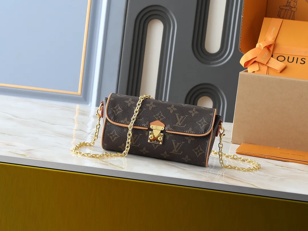 💰200💰Upgraded original M13566 This Pochette Camille handbag is made of Monogram canvas, paying tribute to the original design that appeared in the Louis Vuitton 2000 spring and summer fashion show. The S-Lock buckle, LVCircle logo on the chain and contrasting WVN leather trim embody the brand's classic elements. The flexible and easy-to-wear construction can be worn cross-body, over the shoulder or by hand. Dimensions: 20.5 × 11 × 6 cm