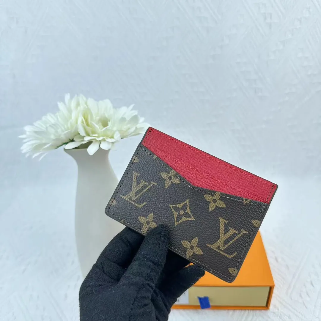 P66 M60166 Card Holder Neo card holder made of Monogram Macassar canvas is the first choice for carrying important cards. Black leather trim makes the classic Louis Vuitton pattern even more eye-catching. Size: 7.5*12
