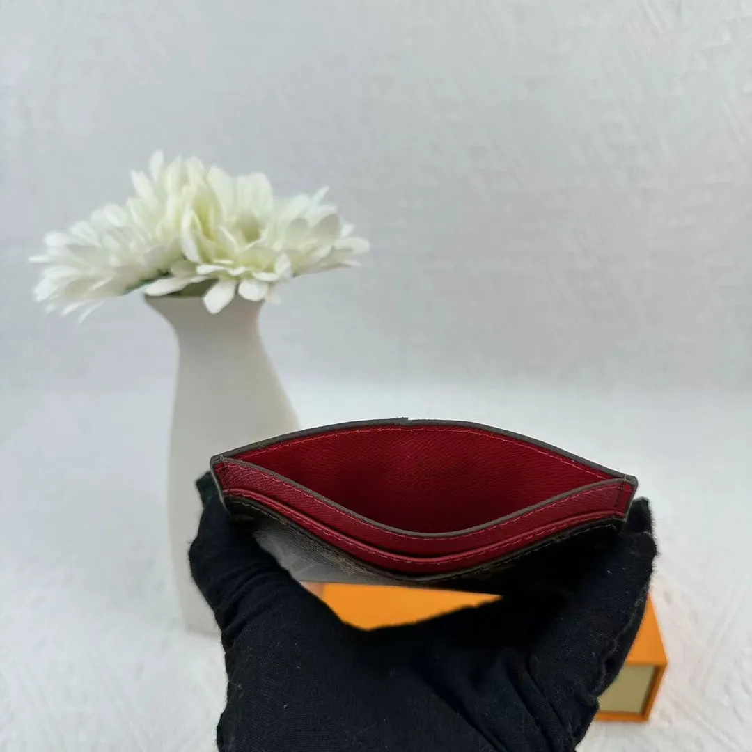 P66 M60166 Card Holder Neo card holder made of Monogram Macassar canvas is the first choice for carrying important cards. Black leather trim makes the classic Louis Vuitton pattern even more eye-catching. Size: 7.5*12