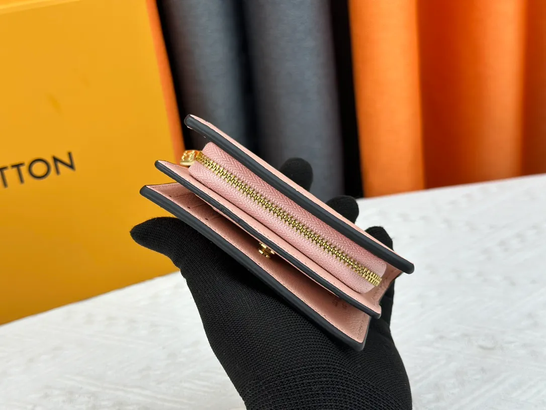 P150LV top replica M80152 This Cléa wallet is made of Monogram Empreinte soft grained cowhide, embellished with Louis Vuitton's iconic Monogram embossed pattern. It has a stylish design, is exquisite and compact but has a spacious capacity. It is equipped with an external patch pocket, zipper coin pocket, banknote compartment and six credit card slots. Dimensions: 12 x 9 x 3.5 cm (length x height x width