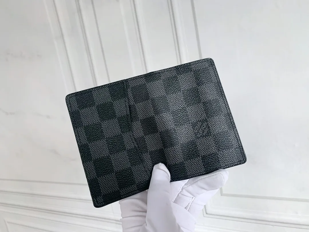 💰80 💎Small card holder Louis vuitton's pocket leather wallet has seven compartments, which can hold credit cards, bus cards, business cards, and even city maps. Damier canvas, leather-bound - two credit card compartments - four inner compartments - one outer compartment. ❤️ Model M63144 Size 7X11.
