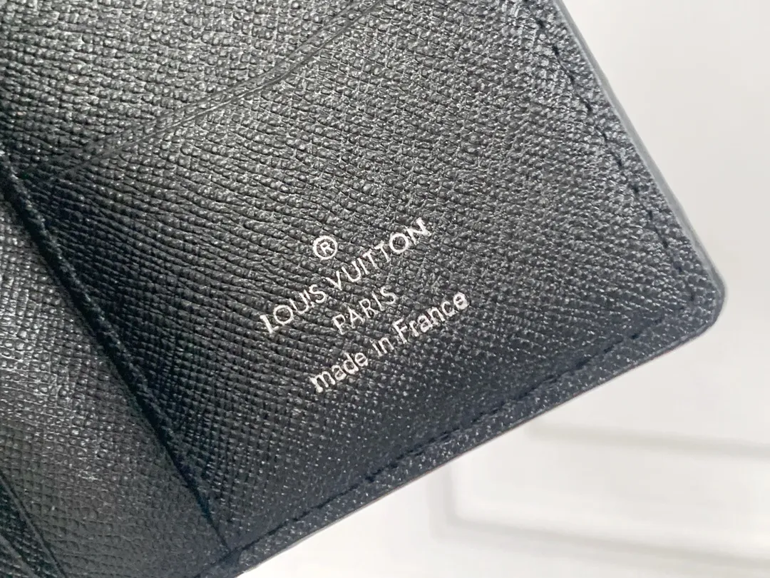 💰80 💎Small card holder Louis vuitton's pocket leather wallet has seven compartments, which can hold credit cards, bus cards, business cards, and even city maps. Damier canvas, leather-bound - two credit card compartments - four inner compartments - one outer compartment. ❤️ Model M63144 Size 7X11.