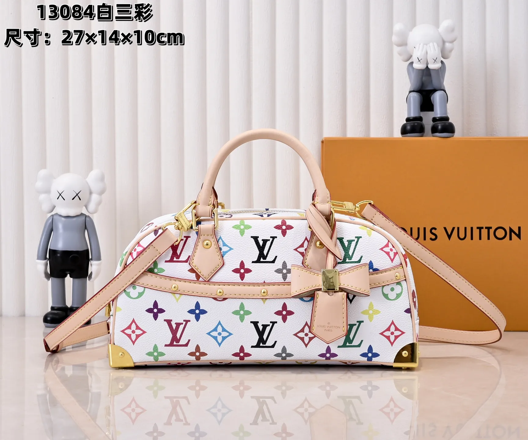 Batch 320💰Upgraded original M13084. This Handbag East West handbag is from the Louis Vuitton Sleek horizontal construction lines the top handle, studded side straps, detachable and adjustable shoulder strap and LV x TM key holder, with cowhide leather details and sophisticated corners that nod to the brand's traditional luggage. Dimensions: 27.0 x 14.0 x 10.0 cm (length x height x width)