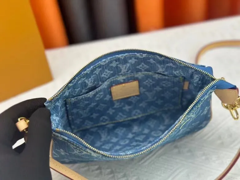P180💰 Upgraded original M82962 blue denim denim mahjong bag series Pochettep Accessories Mila mahjong bag M40712 denim accessory bag This accessory bag can be described as an eternal classic style. It is made of Monogram denim canvas and is suitable for daily use. Detailed features 23.5 x 13.5 x 4 cm