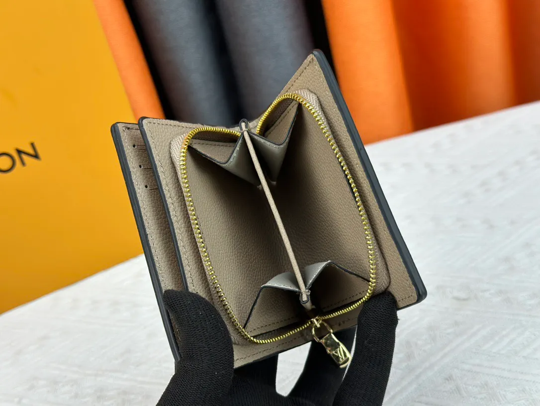 P170 LV top replica M80152 This Cléa wallet is made of Monogram Empreinte soft grained cowhide, embellished with Louis Vuitton's iconic Monogram embossed pattern. It has a stylish design, is exquisite and compact but has a spacious capacity. It is equipped with an external patch pocket, zipper coin pocket, banknote compartment and six credit card slots. Dimensions: 12 x 9 x 3.5 cm (length x height x width