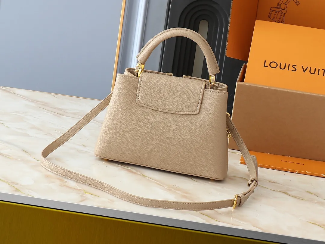 💰400💰Guangzhou goods Upgraded original M00014 M00013 M00015 [New size] This Capucines new size handbag shows soft beauty: Taurillon leather bag body with light-colored flap and top handle, enamel Monogram flower chain can also achieve a shoulder-carrying experience. Wear the slim leather strap to explore more styling possibilities. Dimensions 27 x 17.3 x 9 cm (length x height x width)