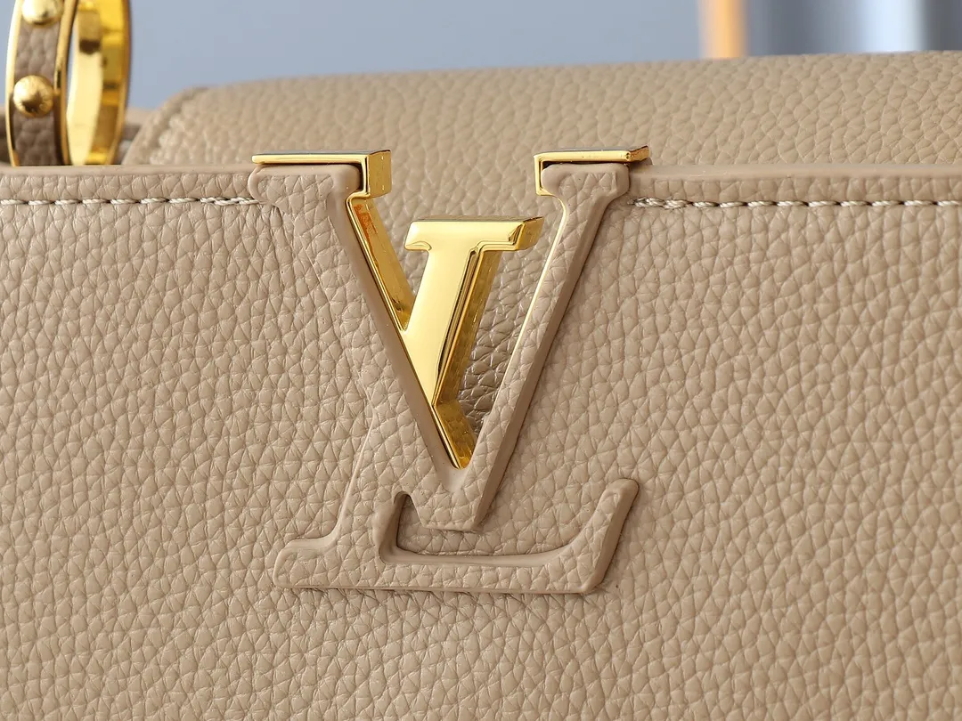 💰400💰Guangzhou goods Upgraded original M00014 M00013 M00015 [New size] This Capucines new size handbag shows soft beauty: Taurillon leather bag body with light-colored flap and top handle, enamel Monogram flower chain can also achieve a shoulder-carrying experience. Wear the slim leather strap to explore more styling possibilities. Dimensions 27 x 17.3 x 9 cm (length x height x width)