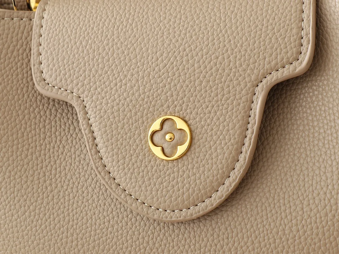 💰400💰Guangzhou goods Upgraded original M00014 M00013 M00015 [New size] This Capucines new size handbag shows soft beauty: Taurillon leather bag body with light-colored flap and top handle, enamel Monogram flower chain can also achieve a shoulder-carrying experience. Wear the slim leather strap to explore more styling possibilities. Dimensions 27 x 17.3 x 9 cm (length x height x width)