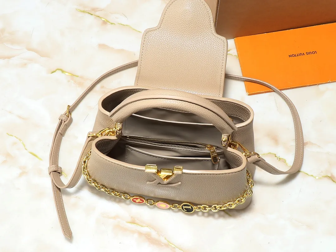 💰400💰Guangzhou goods Upgraded original M00014 M00013 M00015 [New size] This Capucines new size handbag shows soft beauty: Taurillon leather bag body with light-colored flap and top handle, enamel Monogram flower chain can also achieve a shoulder-carrying experience. Wear the slim leather strap to explore more styling possibilities. Dimensions 27 x 17.3 x 9 cm (length x height x width)