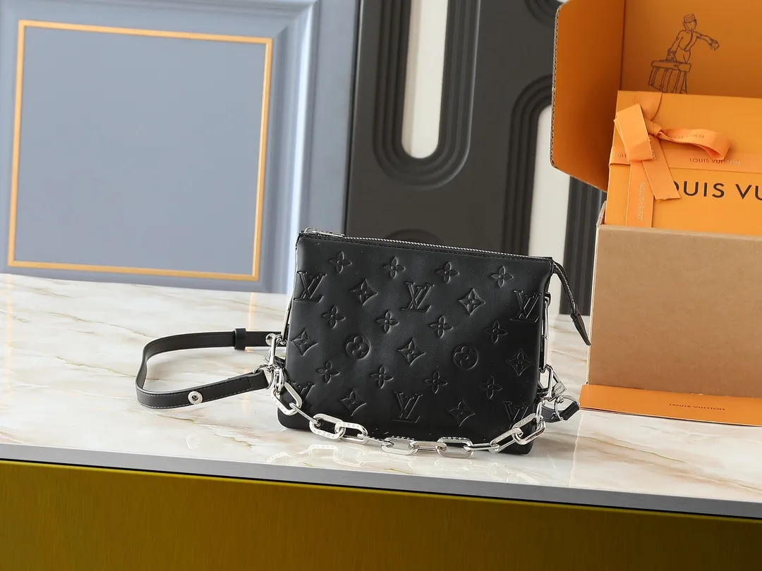 💰240💰Upgraded from the original M59598 M59389 M59396 M13233 M21259 M25218 M20770 M11401 This Coussin BB handbag is made of soft sheep leather with an embossed Monogram pattern. It has an inner compartment in a compact silhouette, making it an elegant choice for both day and night. Both the chunky chain and slim leather strap are removable, allowing for a variety of styling possibilities. Dimensions: 21.0 x 16.0 x 7.0 cm (length x height x width)