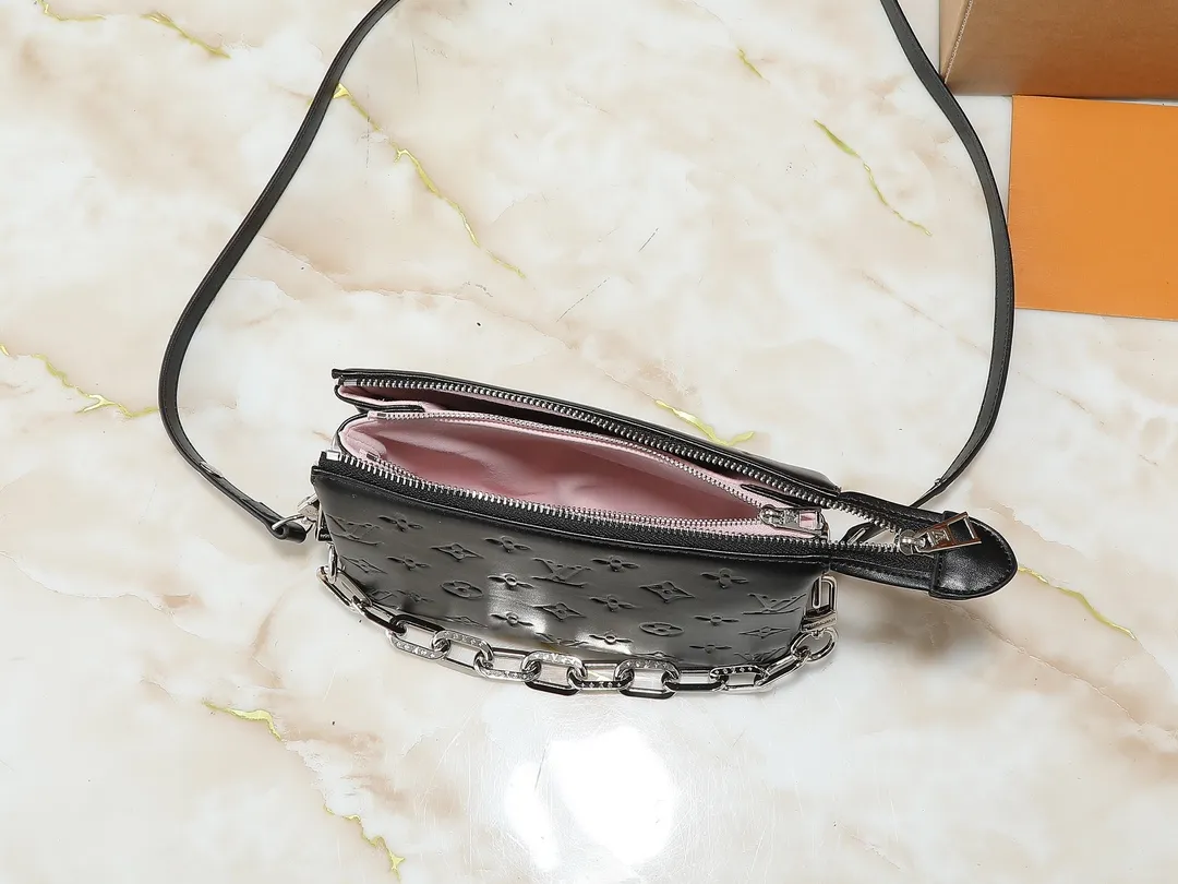 💰240💰Upgraded from the original M59598 M59389 M59396 M13233 M21259 M25218 M20770 M11401 This Coussin BB handbag is made of soft sheep leather with an embossed Monogram pattern. It has an inner compartment in a compact silhouette, making it an elegant choice for both day and night. Both the chunky chain and slim leather strap are removable, allowing for a variety of styling possibilities. Dimensions: 21.0 x 16.0 x 7.0 cm (length x height x width)