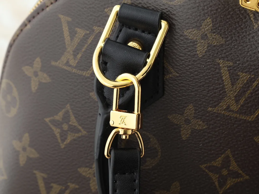 💰300💰Upgraded from the original M53151 M53152 N41221 Presbyopic black leather This is one of Louis Vuitton's iconic handbags with the crispest design structure. Its prototype is a piece designed by Gaston Vuitton and named after the Alma Bridge, which connects two adjacent fashionable districts in Paris. Signature Monogram canvas gives it a classic feel. Dimensions: 25 x 19 x 12 (length x height x width)