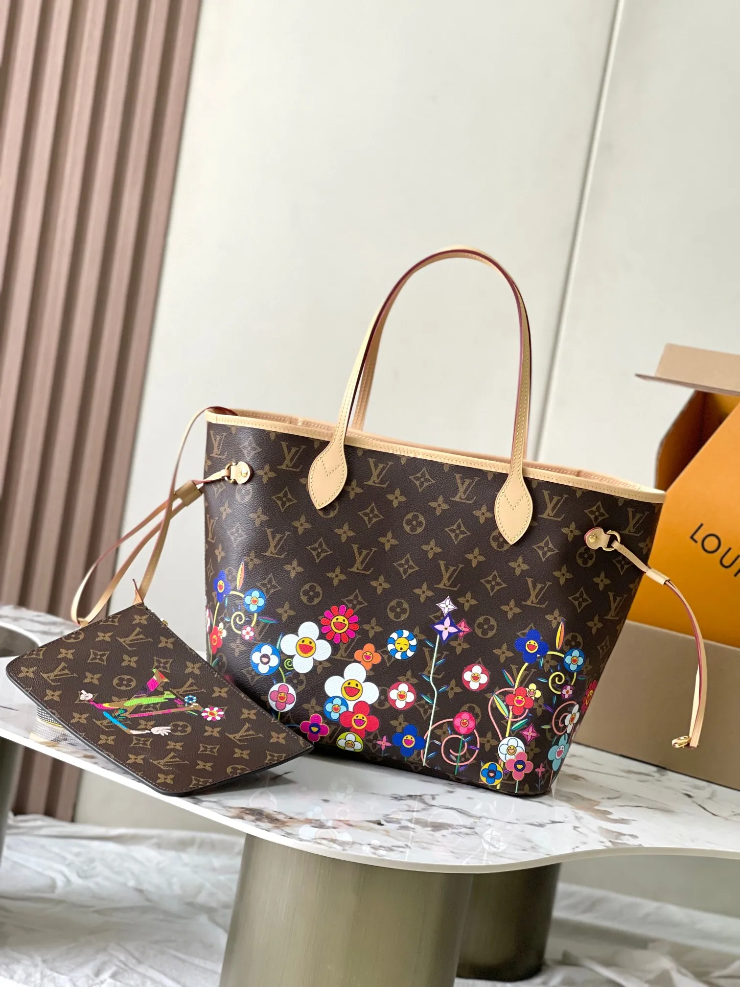 p2260 [Special grade MB163c01 chip version original leather] This NeverFull MM handbag Model: M13271 Presbyopia 163c01 chip version Material: A-grade all-steel hardware, imported original fabric Packaging: Full set of original duty-free MB packaging Dimensions: 31 x 28 x 14 cm