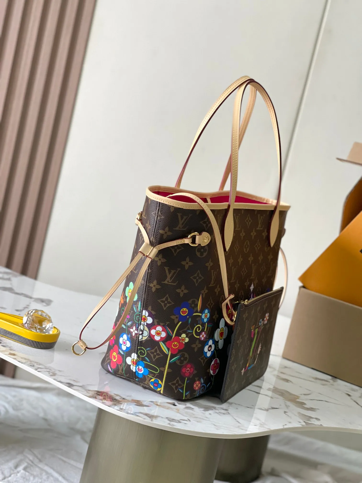 p2260 [Special grade MB163c01 chip version original leather] This NeverFull MM handbag Model: M13271 Presbyopia 163c01 chip version Material: A-grade all-steel hardware, imported original fabric Packaging: Full set of original duty-free MB packaging Dimensions: 31 x 28 x 14 cm