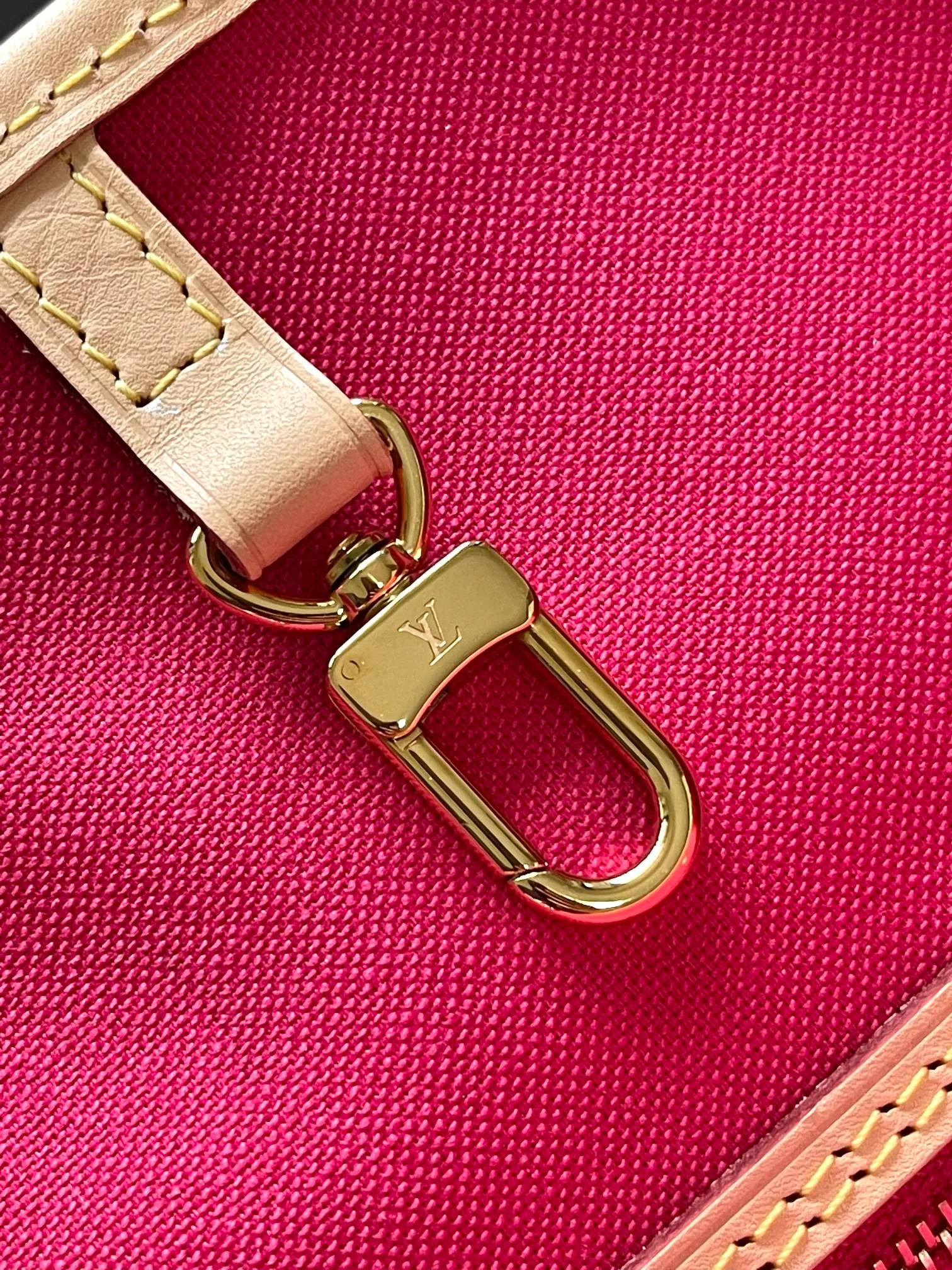p2260 [Special grade MB163c01 chip version original leather] This NeverFull MM handbag Model: M13271 Presbyopia 163c01 chip version Material: A-grade all-steel hardware, imported original fabric Packaging: Full set of original duty-free MB packaging Dimensions: 31 x 28 x 14 cm