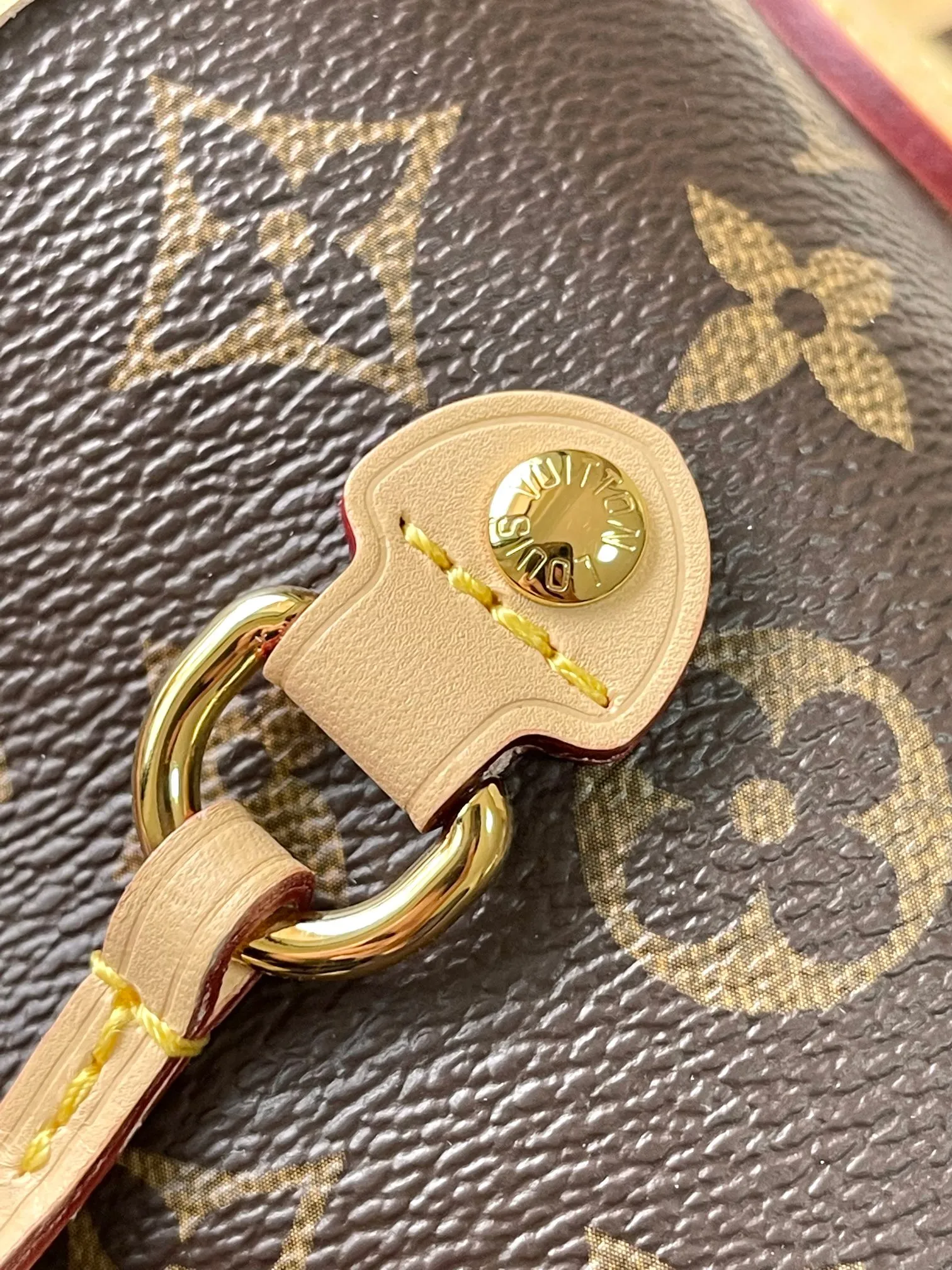 p2260 [Special grade MB163c01 chip version original leather] This NeverFull MM handbag Model: M13271 Presbyopia 163c01 chip version Material: A-grade all-steel hardware, imported original fabric Packaging: Full set of original duty-free MB packaging Dimensions: 31 x 28 x 14 cm