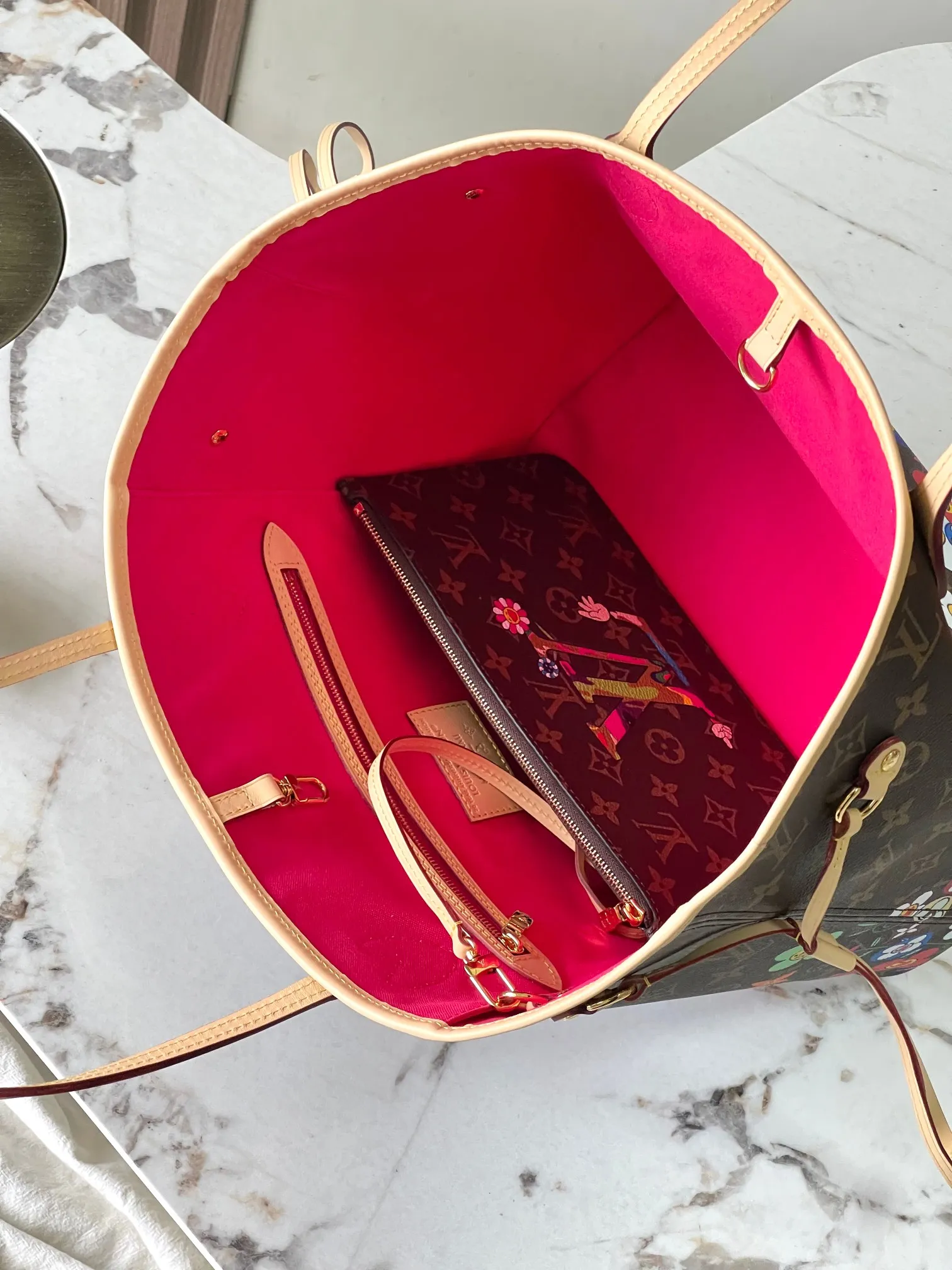 p2260 [Special grade MB163c01 chip version original leather] This NeverFull MM handbag Model: M13271 Presbyopia 163c01 chip version Material: A-grade all-steel hardware, imported original fabric Packaging: Full set of original duty-free MB packaging Dimensions: 31 x 28 x 14 cm