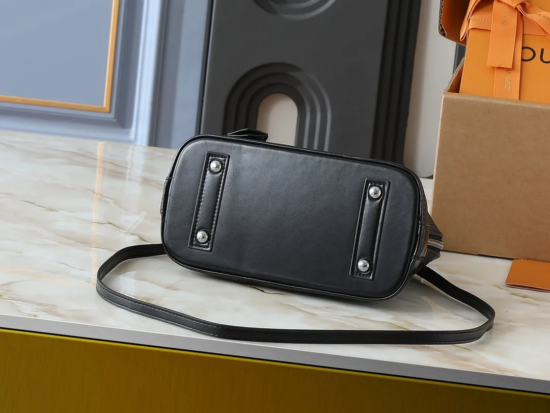 💰240💰Upgraded original M41160 M41327 M40855 M40862 M53152 This Alma BB handbag is based on a classic Louis Vuitton bag designed in 1934 with an Art Deco style. In 2010, on the occasion of the 20th anniversary of the official launch of the Alma bag, a mini model was specially designed for the daughter of the woman who owns this bag. The Alma BB bag features a removable shoulder strap for lightweight cross-body wear. A new and stylish take on a classic shape, this bag in Epi leather is available in a range of bright, vibrant colors. Size: 25×19×12cm