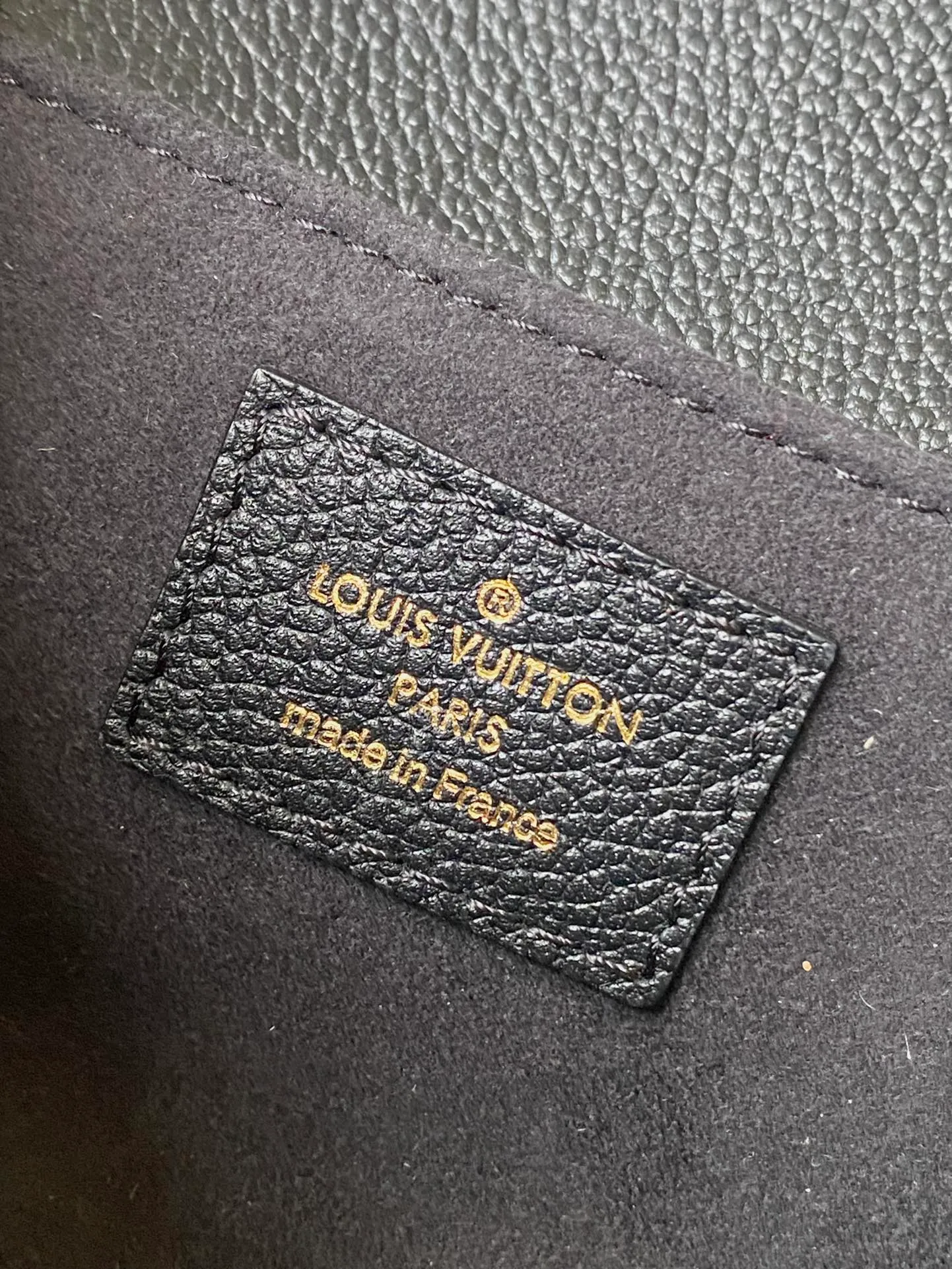 💰1100 (top layer leather) top original order M46595. Support counter inspection. Photos taken of duty-free goods are consistent with the product without unpacking. This product is an exclusive duty-free product in the market and is the highest-end product. Inspection is supported. This product has passed strict inspection and is flawless. Please wear gloves when touching the product. This product is not returnable or exchangeable. Please confirm the product first and then remove the label on the handle. This product is temporarily not open to the public, only regular customers, and is in short supply. Dimensions: 21.5 x 13.5 x 3 cm