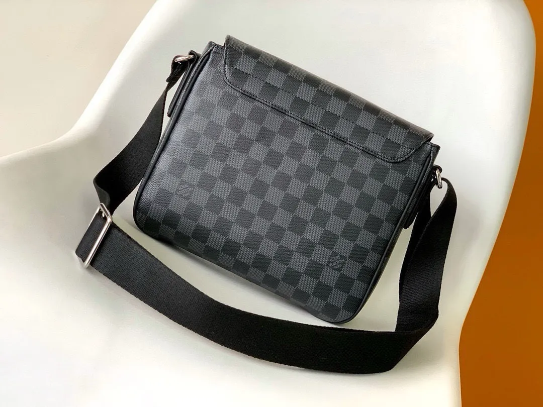 💰740 Top quality original M41213 black check brown check DISTRICT small district small handbag, small, exquisite, classic shape and Damier Graphite canvas material, men's PVC large bag black checkered hijab flip bag shoulder bag casual bag practical elegant handbag, ideal companion for daily life Size 27/23/8cm