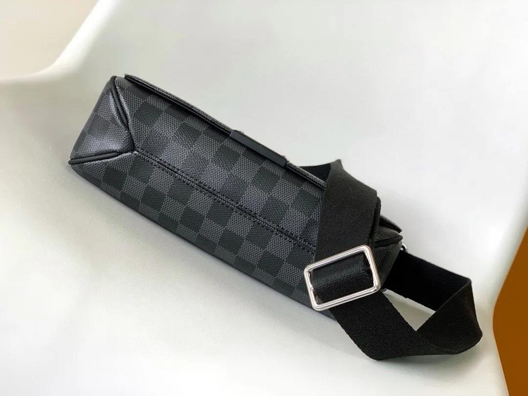💰740 Top quality original M41213 black check brown check DISTRICT small district small handbag, small, exquisite, classic shape and Damier Graphite canvas material, men's PVC large bag black checkered hijab flip bag shoulder bag casual bag practical elegant handbag, ideal companion for daily life Size 27/23/8cm