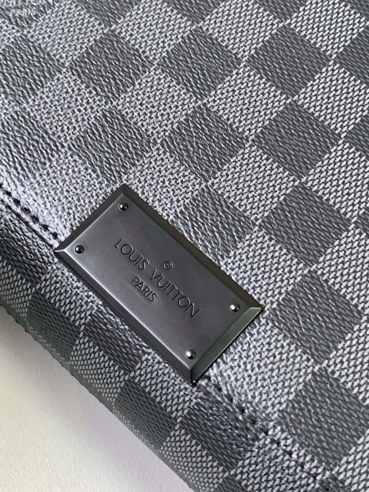 💰740 Top quality original M41213 black check brown check DISTRICT small district small handbag, small, exquisite, classic shape and Damier Graphite canvas material, men's PVC large bag black checkered hijab flip bag shoulder bag casual bag practical elegant handbag, ideal companion for daily life Size 27/23/8cm