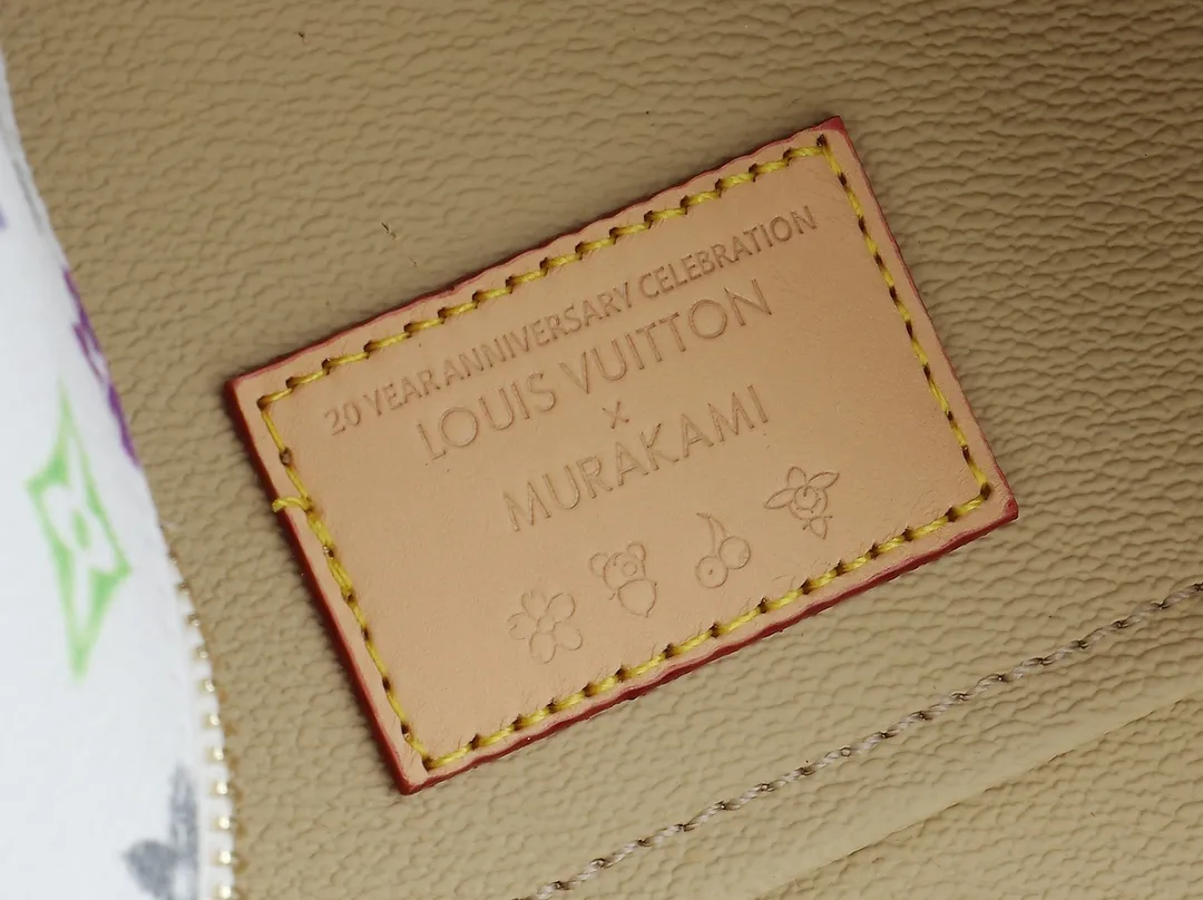 💰320💰Upgraded from the original M13747 M44495 M42265 M44936 M42263 lv Murakami Nice mini Nano cosmetic bag with Monogram printing and 33 colorful colors. In 2025, Murakami and LV jointly launched the white and black tricolor twelve pieces, which are very popular around the world and are loved by celebrities and celebrities. Dimensions: 24 x 17 x 14 (LxHxW)