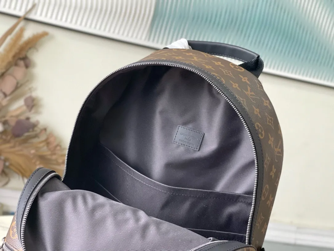 💰960 Top Original M22558 Presbyopia This Discovery small backpack is made of Monogram Eclipse canvas and continues its flexible functionality in a more compact configuration. Exterior pockets, zippered front pockets, and open side pockets provide easy access, while interior pockets keep things organized. Dimensions: 29 x 38 x 20 cm