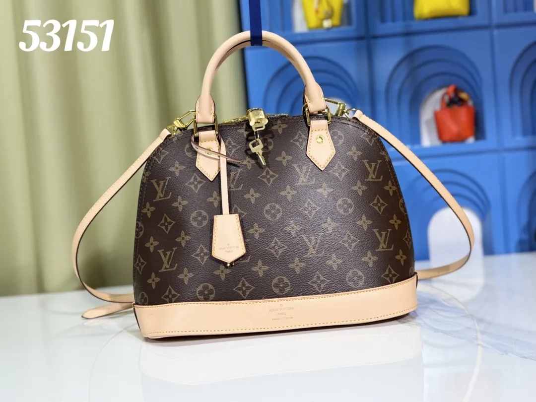 p Large 280💰Small 260💰Upgraded from the original M53151 M53152 presbyopic N41221 Feige presbyopic black leather This is one of Louis Vuitton's iconic handbags with the stiffest design structure. Its prototype is a piece designed by Gaston Vuitton and named after the Alma Bridge, which connects two adjacent fashionable districts in Paris. Signature Monogram canvas gives it a classic feel. Size: small 25 x 19 x 12, large 32x24x15cm (length x height x width)