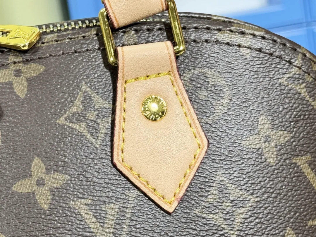p Large 280💰Small 260💰Upgraded from the original M53151 M53152 presbyopic N41221 Feige presbyopic black leather This is one of Louis Vuitton's iconic handbags with the stiffest design structure. Its prototype is a piece designed by Gaston Vuitton and named after the Alma Bridge, which connects two adjacent fashionable districts in Paris. Signature Monogram canvas gives it a classic feel. Size: small 25 x 19 x 12, large 32x24x15cm (length x height x width)