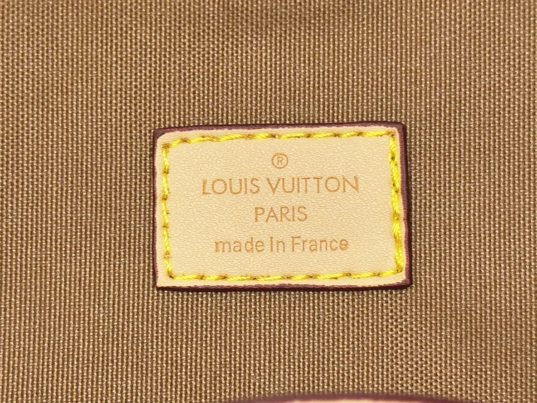 p Large 280💰Small 260💰Upgraded from the original M53151 M53152 presbyopic N41221 Feige presbyopic black leather This is one of Louis Vuitton's iconic handbags with the stiffest design structure. Its prototype is a piece designed by Gaston Vuitton and named after the Alma Bridge, which connects two adjacent fashionable districts in Paris. Signature Monogram canvas gives it a classic feel. Size: small 25 x 19 x 12, large 32x24x15cm (length x height x width)