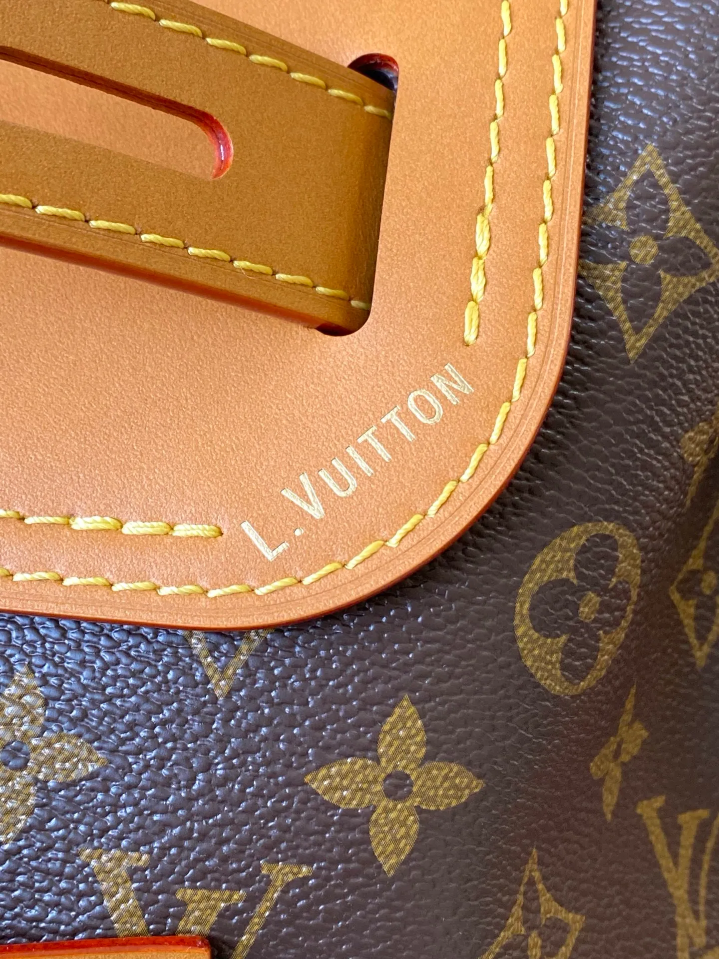 💰1580 Top Original Order M25989 This Steamer 30 handbag is made by Pharrel Williams and has an elegant design made of Monogram canvas. The double outer pockets on the front highlight the workwear style, and the detachable shoulder strap and flap make it easy to carry cross-body, shoulder, hand or backpack. Dimensions: 33 × 32 × 14 cm