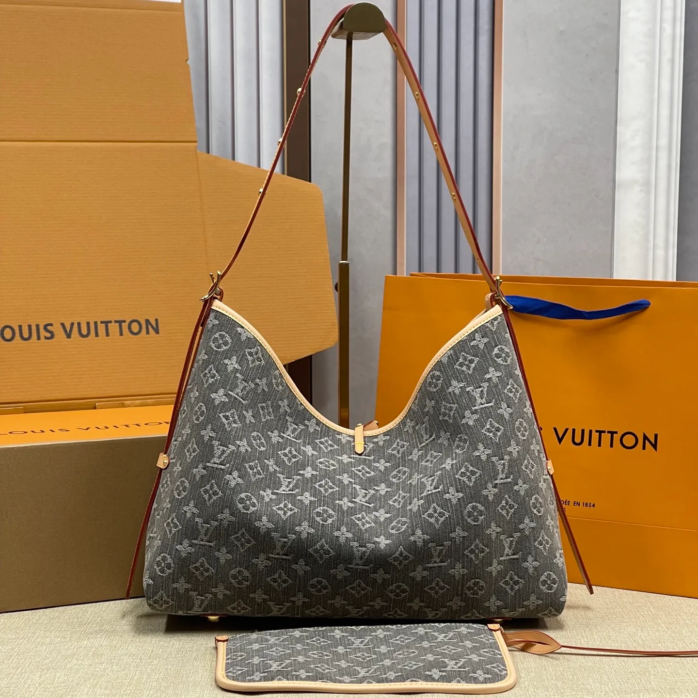 [Upgraded version] P640¥🐶Upgraded version. High quality. Denim denim·Model M13289🐶With complete packaging🎁Denim denim series CARRYALL medium handbag. The handbag is made of Monogram canvas and leather trim, making it a personal companion for urban life. The generous construction has a neat interior and a large interior pocket adds a functional element. Monogram canvas zippered clutch secured with leather strap. Size: 39*30*15cm