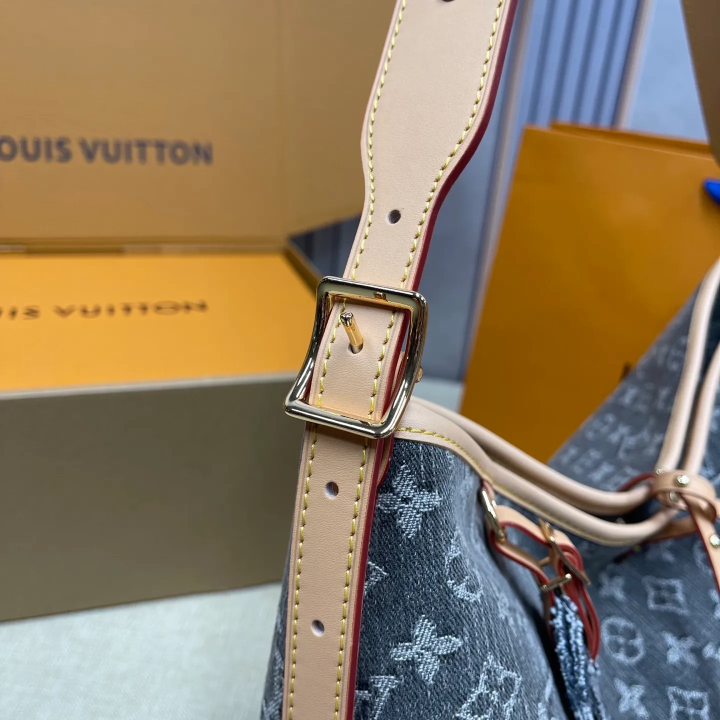 [Upgraded version] P640¥🐶Upgraded version. High quality. Denim denim·Model M13289🐶With complete packaging🎁Denim denim series CARRYALL medium handbag. The handbag is made of Monogram canvas and leather trim, making it a personal companion for urban life. The generous construction has a neat interior and a large interior pocket adds a functional element. Monogram canvas zippered clutch secured with leather strap. Size: 39*30*15cm