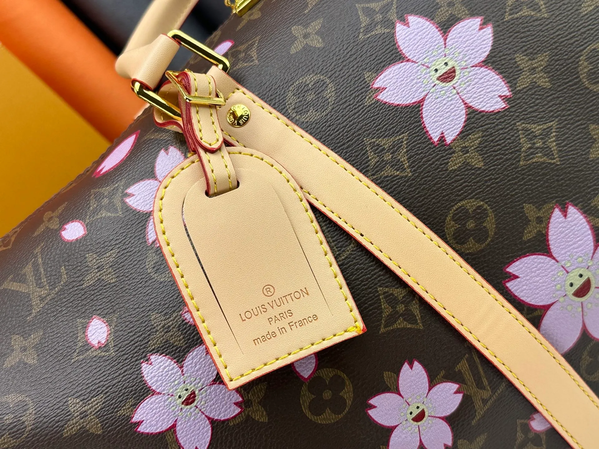 P360 M98004 M41418 Lv travel bag is really great for packing. It is the first choice when traveling. It is one of the must-have items for fashionistas who want to carry it. Size: 45 26 Item No. 98004