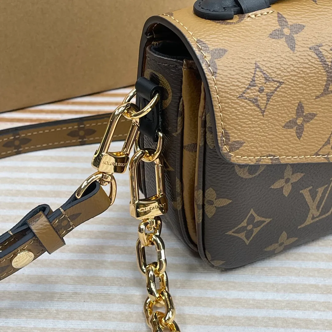 [Upgraded version] P660🐶Upgraded version. High quality. Semi-steel hardware. Comes with complete packaging ❣️M46279🐶POCHETTE MÉTIS EAST WEST handbag Pochette Métis East West handbag is made of Monogram canvas, cow leather trim and S-lock lock. While continuing the classic elements, it also has modern details such as a short chain on the shoulder. Generously constructed with compartments, zippered interior and exterior pockets to easily store your iPhone 13. Dimensions: 21.5 x 13.5 x 6 cm