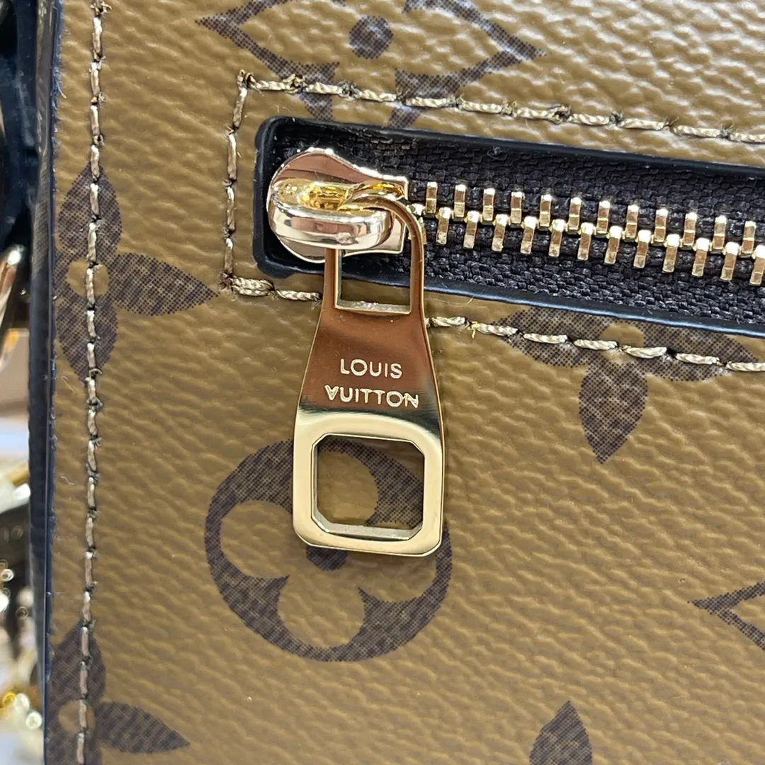 [Upgraded version] P660🐶Upgraded version. High quality. Semi-steel hardware. Comes with complete packaging ❣️M46279🐶POCHETTE MÉTIS EAST WEST handbag Pochette Métis East West handbag is made of Monogram canvas, cow leather trim and S-lock lock. While continuing the classic elements, it also has modern details such as a short chain on the shoulder. Generously constructed with compartments, zippered interior and exterior pockets to easily store your iPhone 13. Dimensions: 21.5 x 13.5 x 6 cm