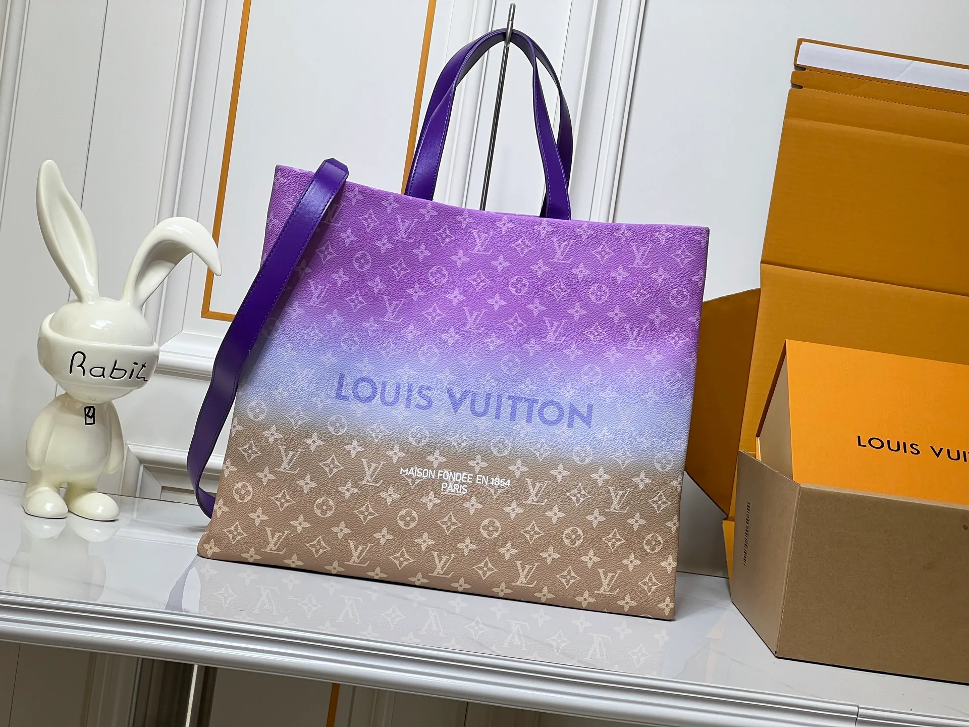 Batch 320💰M24457 presbyopic plaid purple. Grass green pink black orange blue green gray presbyopia plaid black crocodile pattern orange crocodile pattern 13 colors ✔️ This medium Shopper handbag draws inspiration from Louis Vuitton shopping bags, with the words Louis Vuitton and Maison Fondée En 1854 written on soft cow leather, with a top handle and a detachable shoulder strap. Dimensions: 42x34x16cm