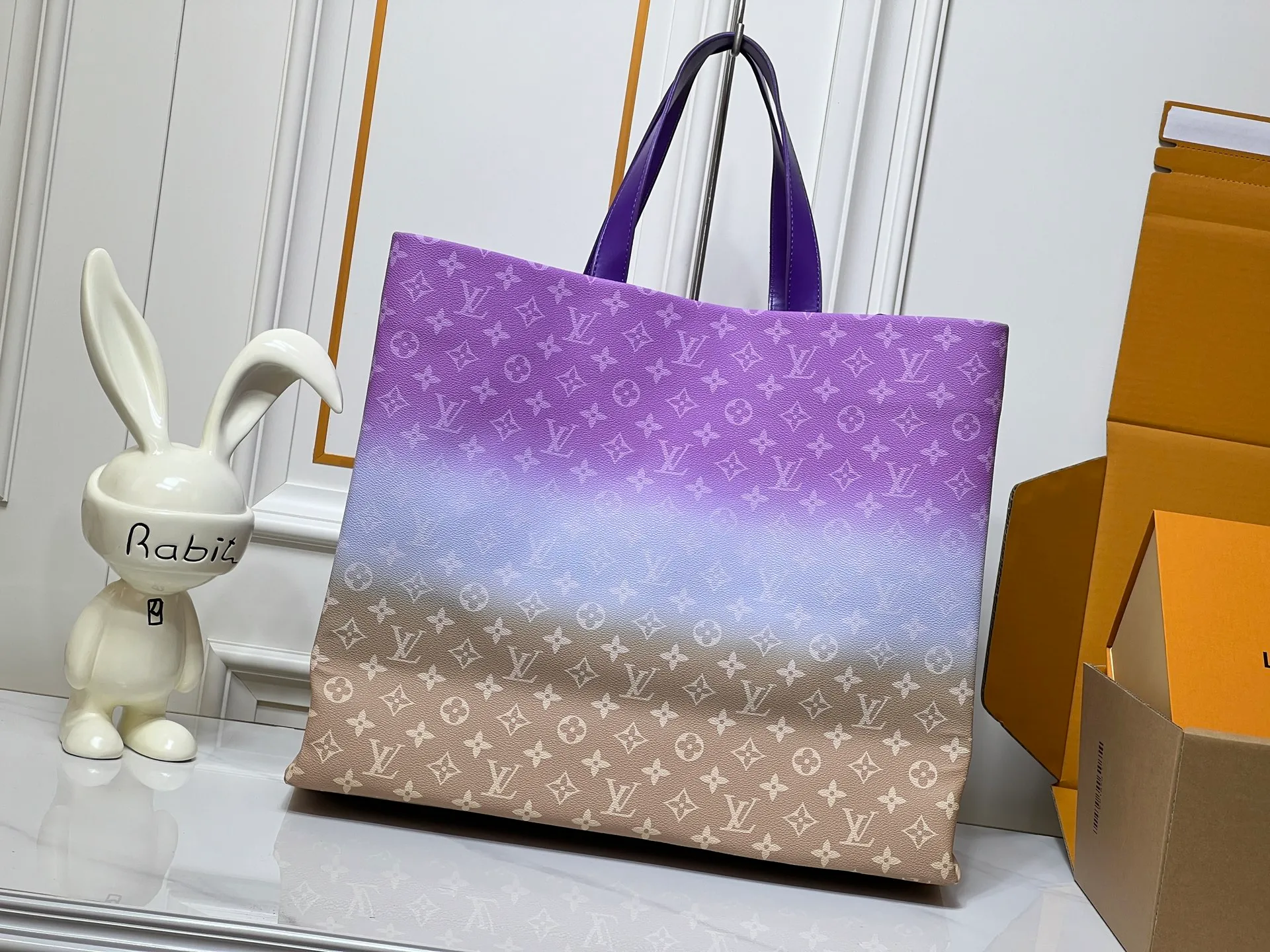 Batch 320💰M24457 presbyopic plaid purple. Grass green pink black orange blue green gray presbyopia plaid black crocodile pattern orange crocodile pattern 13 colors ✔️ This medium Shopper handbag draws inspiration from Louis Vuitton shopping bags, with the words Louis Vuitton and Maison Fondée En 1854 written on soft cow leather, with a top handle and a detachable shoulder strap. Dimensions: 42x34x16cm