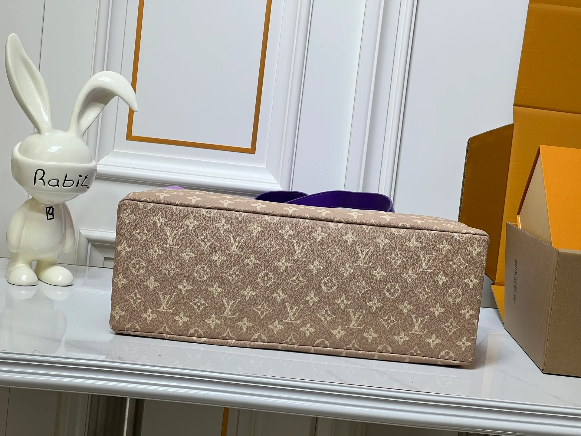 Batch 320💰M24457 presbyopic plaid purple. Grass green pink black orange blue green gray presbyopia plaid black crocodile pattern orange crocodile pattern 13 colors ✔️ This medium Shopper handbag draws inspiration from Louis Vuitton shopping bags, with the words Louis Vuitton and Maison Fondée En 1854 written on soft cow leather, with a top handle and a detachable shoulder strap. Dimensions: 42x34x16cm