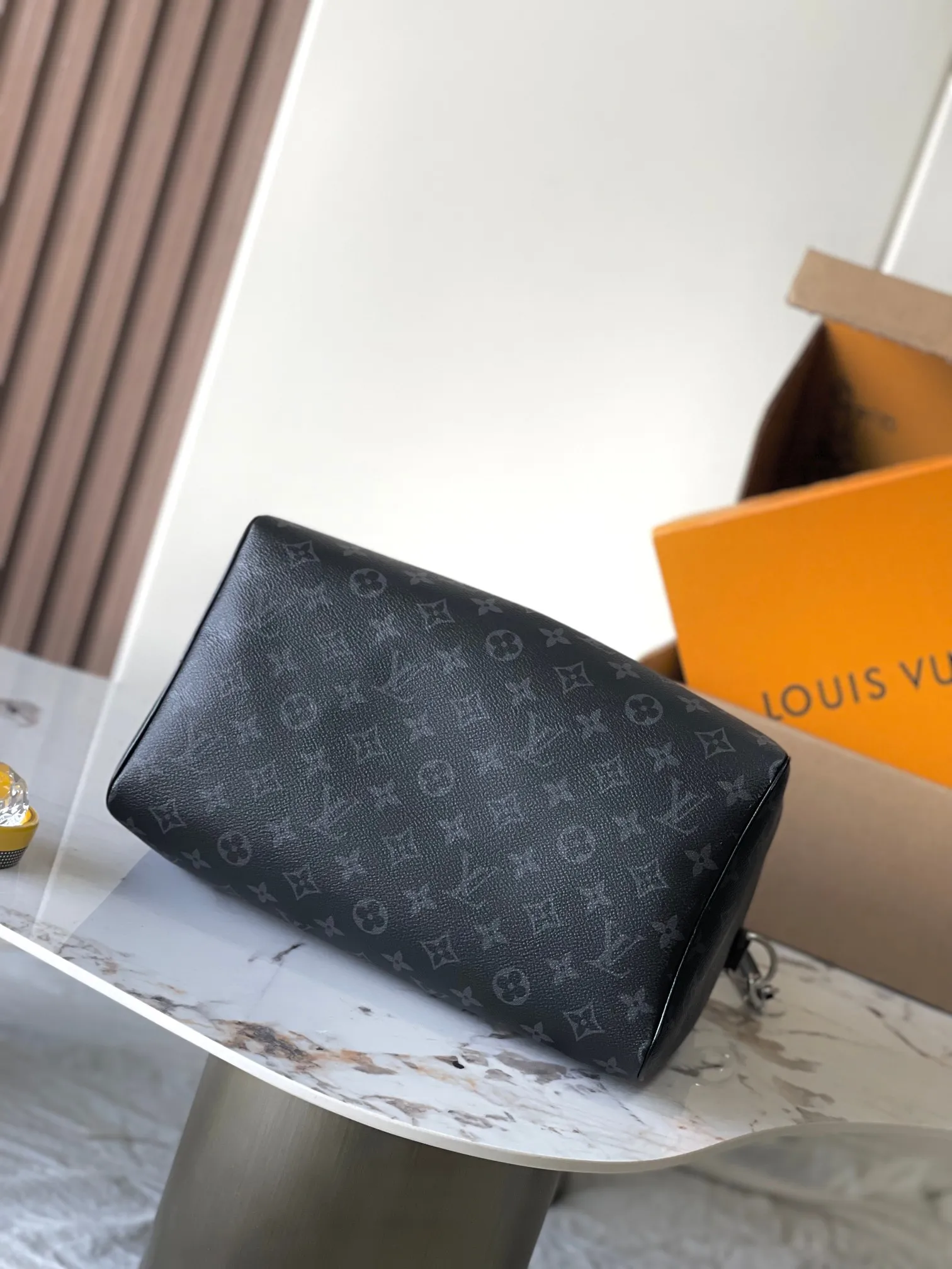 p1840 [Special grade MB163c chip version original leather] This Speedy Soft 30 handbag Model: M15102 Material: Grade A all-steel hardware, imported original cowhide Packaging: Full set of original duty-free MB packaging Dimensions: 30 x 21 x 17 cm