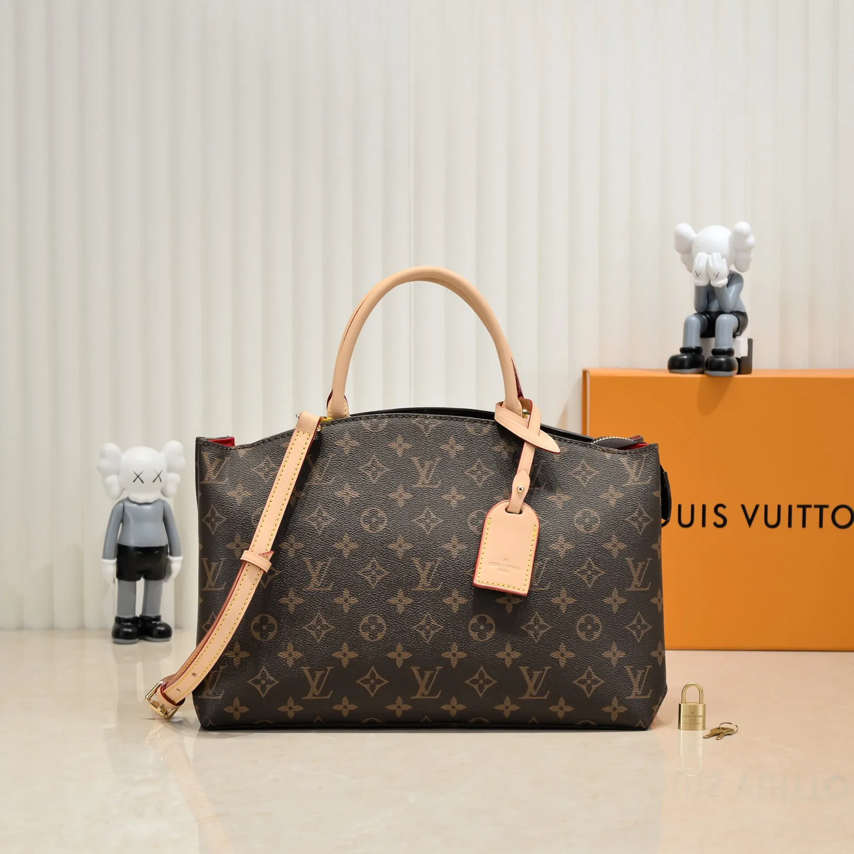 Batch 380💰Large size 2021 new LV New Grand palais mm🎉🎉🎉LV Louis Vuitton double-sided yellow leather presbyopia trendy fashion shoulder bag, N45811. Size: 34-15-24cm