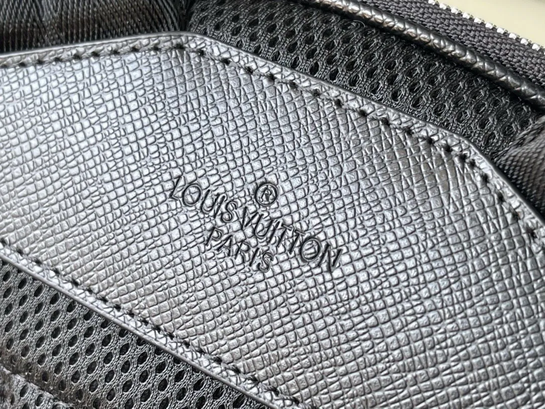 💰1080 (top-grain leather) top quality original M30857 black (grey) ADRIAN Backpack Adrian Backpack is made of Taïga leather with plenty of space and a padded compartment to store a laptop. Cross-pattern double-layered messenger men's backpack has a delicate texture and a modern style. The outer pockets and zippers add functional details, and the handles and adjustable shoulder straps allow for multiple carrying methods. Dimensions: 31 x 39 x 14 cm