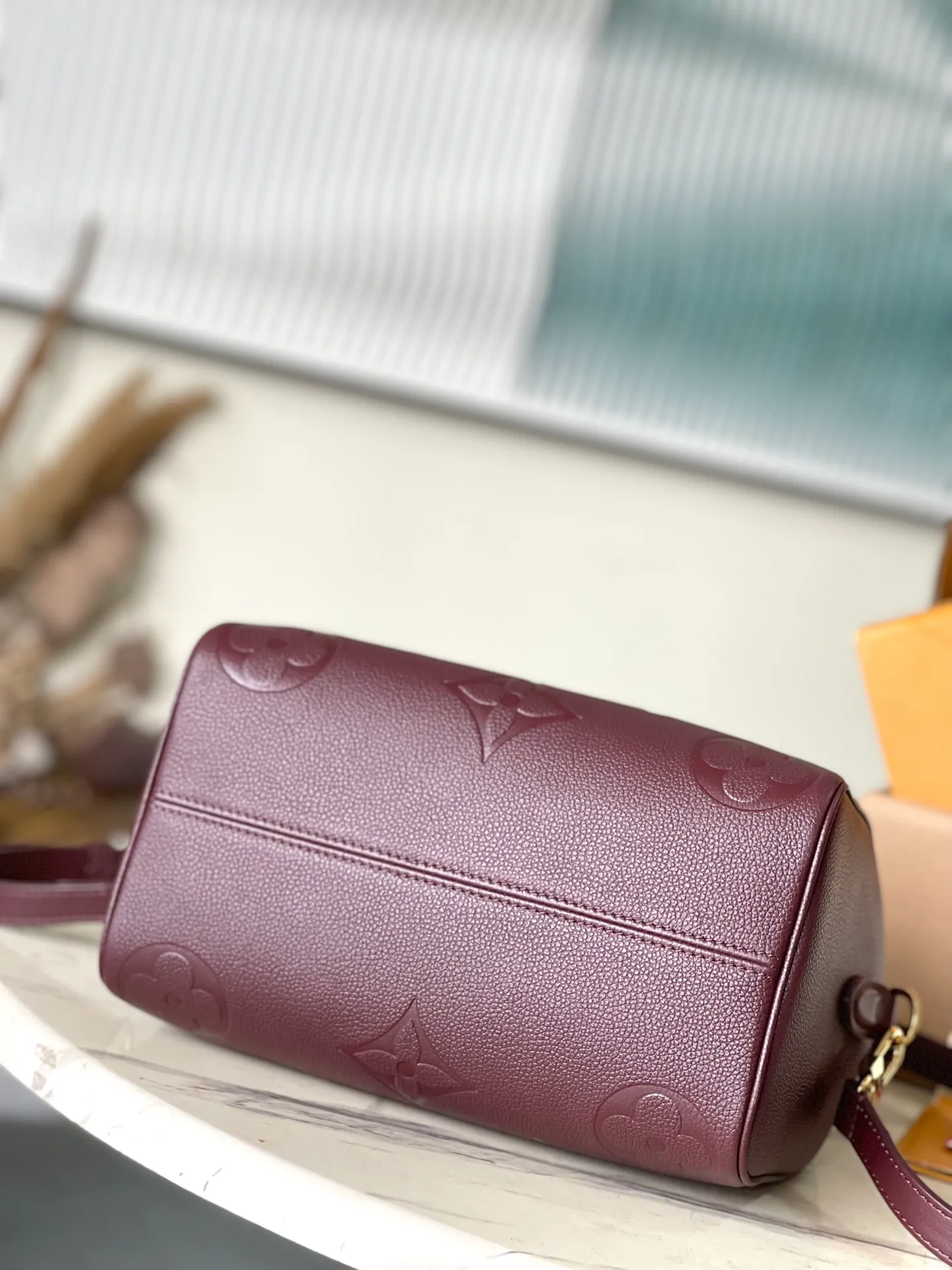 💰1160 (top layer leather) top original order M59273. Support counter inspection. Photos taken of duty-free goods are consistent with the product without unpacking. This product is an exclusive duty-free product in the market and is the highest-end product. Inspection is supported. This product has passed strict inspection and is flawless. Please wear gloves when touching the product. This product is not returnable or exchangeable. Please confirm the product first and then remove the label on the handle. This product is temporarily not open to the public, only regular customers, and is in short supply. Dimensions: 25 x 19 x 15 cm