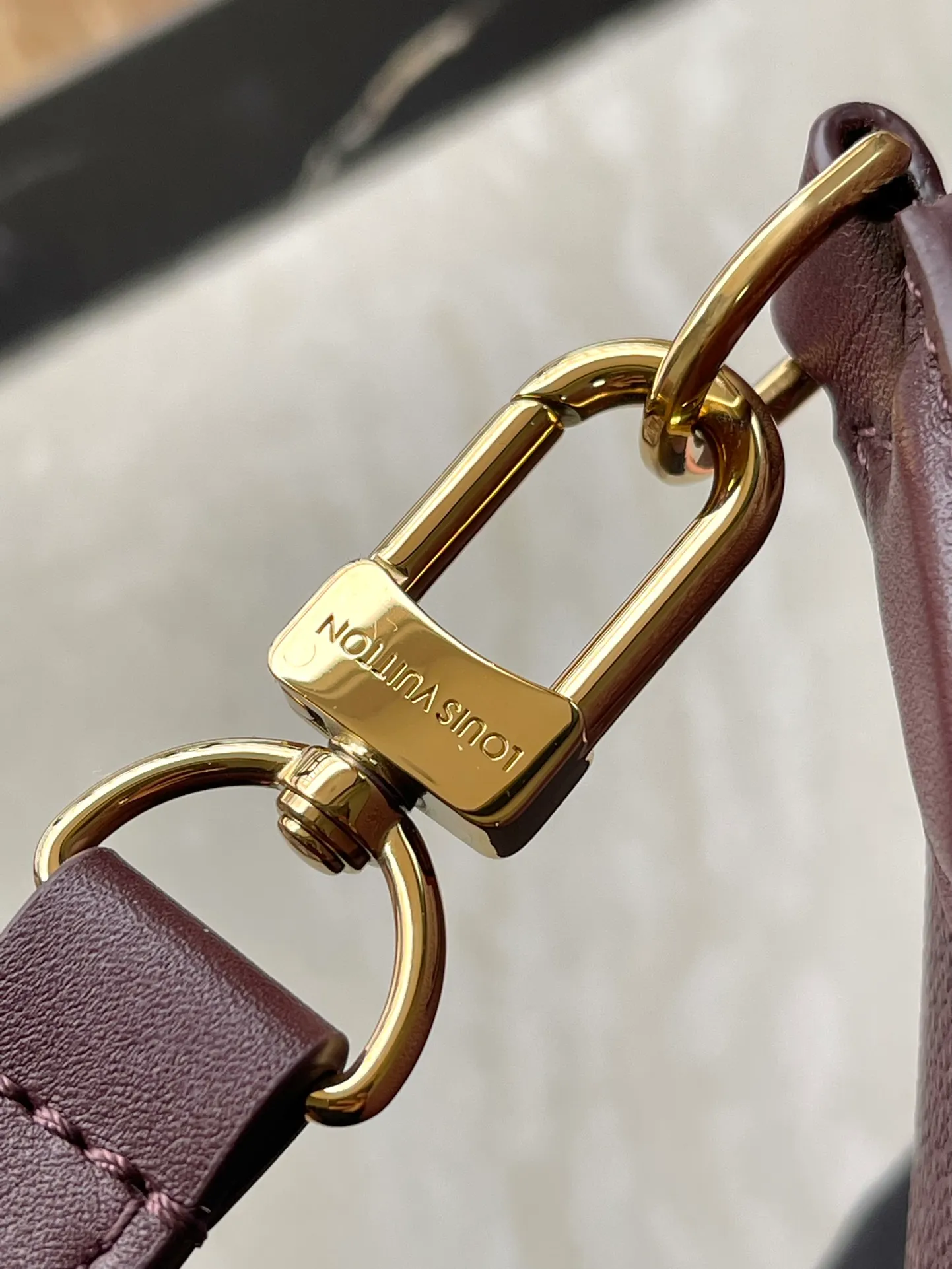 💰1160 (top layer leather) top original order M59273. Support counter inspection. Photos taken of duty-free goods are consistent with the product without unpacking. This product is an exclusive duty-free product in the market and is the highest-end product. Inspection is supported. This product has passed strict inspection and is flawless. Please wear gloves when touching the product. This product is not returnable or exchangeable. Please confirm the product first and then remove the label on the handle. This product is temporarily not open to the public, only regular customers, and is in short supply. Dimensions: 25 x 19 x 15 cm