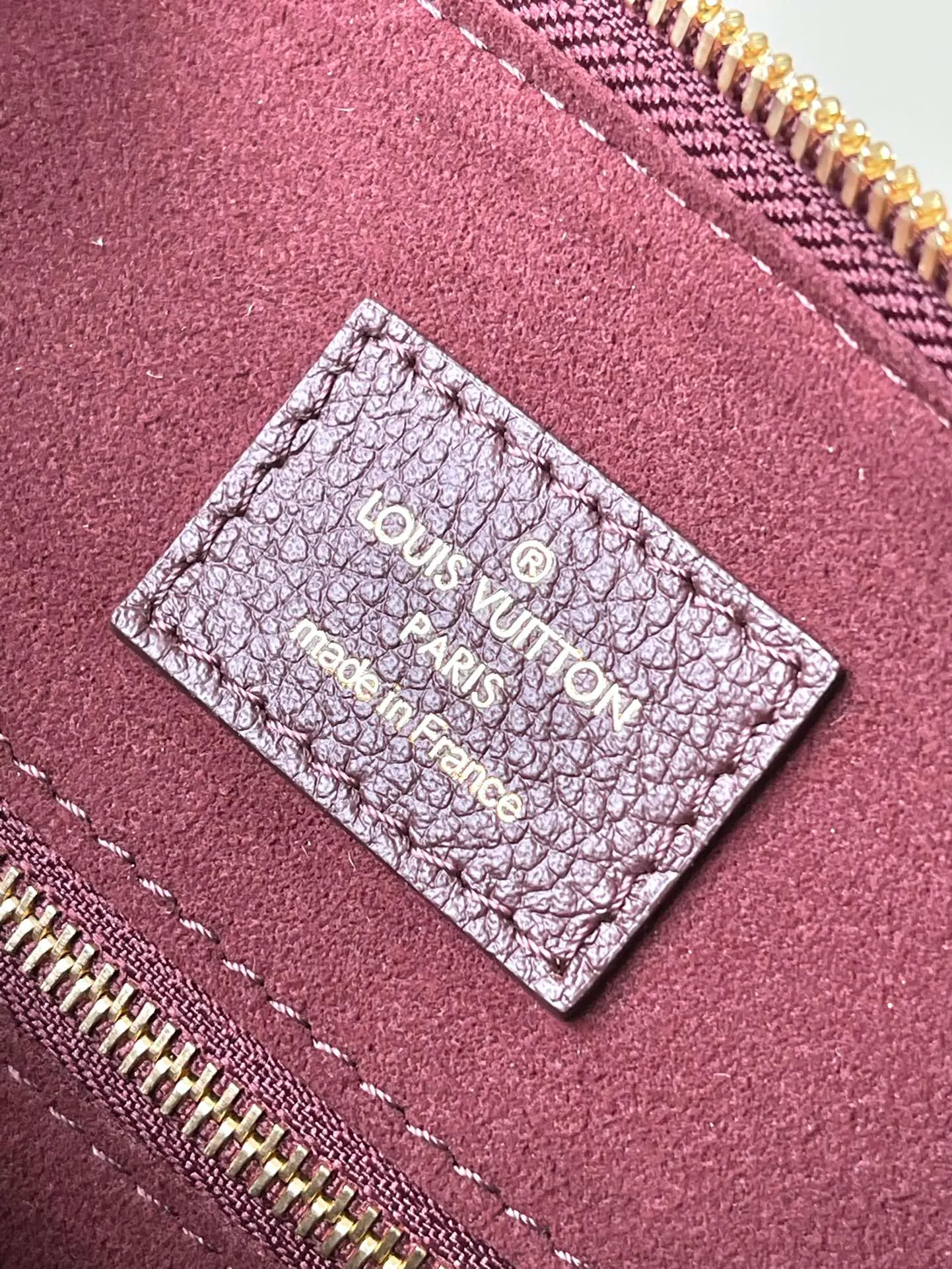 💰1160 (top layer leather) top original order M59273. Support counter inspection. Photos taken of duty-free goods are consistent with the product without unpacking. This product is an exclusive duty-free product in the market and is the highest-end product. Inspection is supported. This product has passed strict inspection and is flawless. Please wear gloves when touching the product. This product is not returnable or exchangeable. Please confirm the product first and then remove the label on the handle. This product is temporarily not open to the public, only regular customers, and is in short supply. Dimensions: 25 x 19 x 15 cm